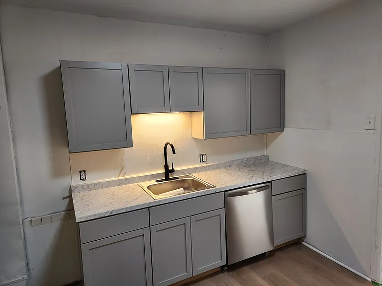 1810 Olive St — Photo 7