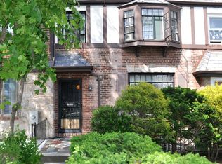 67-67 Groton St, Forest Hills, NY 11375