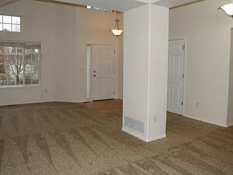 1619 Mountain Dr — Photo 3