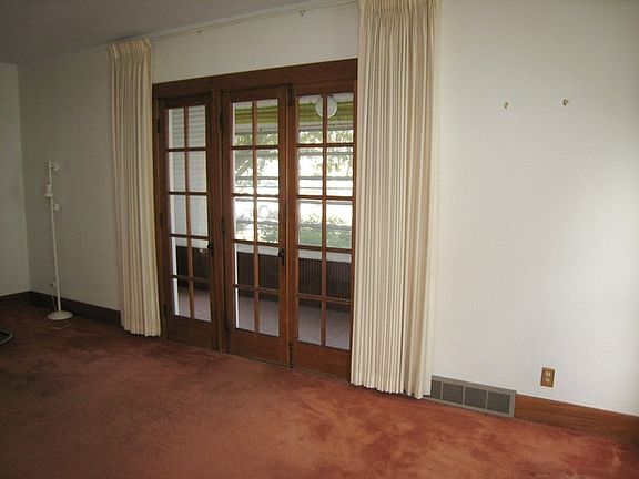 4th image of 410 Blaine St