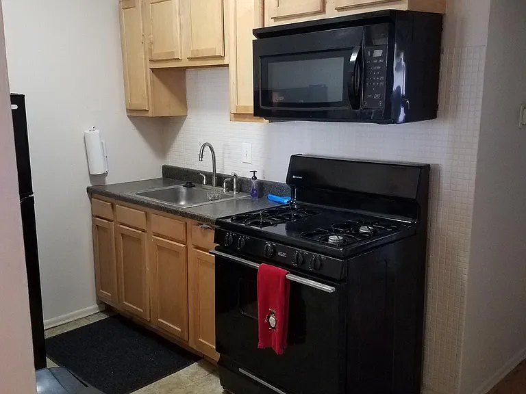 Maplewood Square Apartments — Photo 3