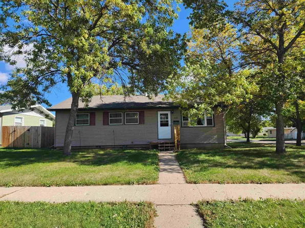 200 23rd St NW, Minot, ND 58703