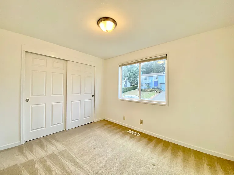 1524 172nd Pl NE — Photo 11