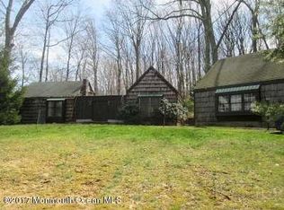 831 Holmdel Rd, Holmdel, NJ 07733