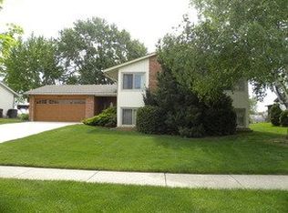 747 New Mexico Trl, Elk Grove Village, IL 60007
