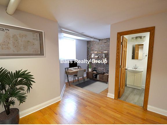 4th image of 4422 N Rockwell St #1