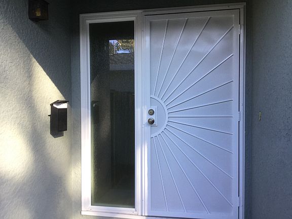 3rd image of 2433 Lincoln Ave