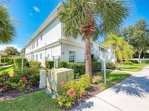 3rd image of 900 Gardens Edge Dr #914