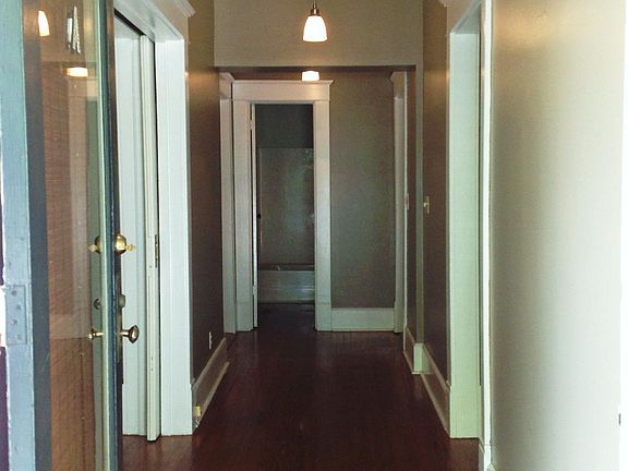 Entering the apartment, kitchen to right, dining rm./ Living