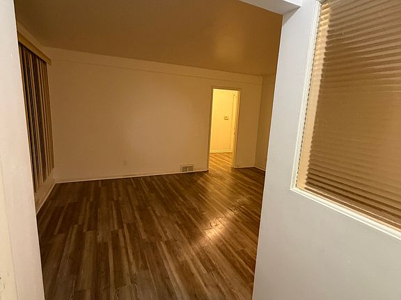 3rd image of 929 Canterbury Dr