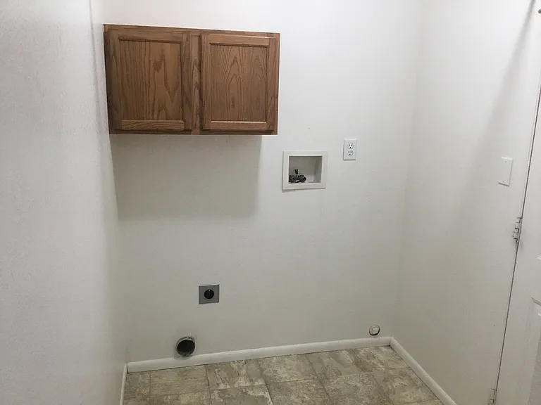 612 Round Table Rd — Photo 5