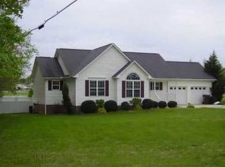 602 Raven Crest Dr, Pleasant Garden, NC 27313