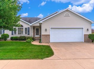 1320 Inglewood Cir, Bloomington, IL