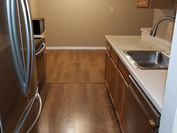 4th image of 7425 Brookdale Dr #103
