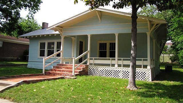 1st image of 606 W Lamar St