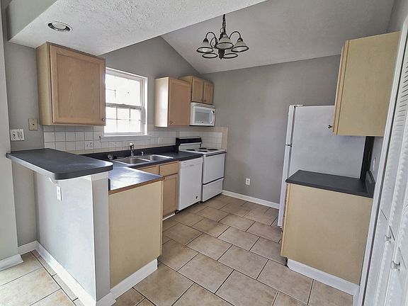 3rd image of 2509 Lake Pointe