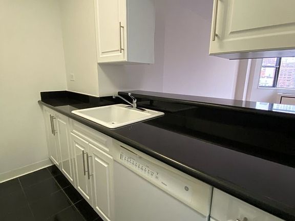 3rd image of 400 E 71st St APT 16H