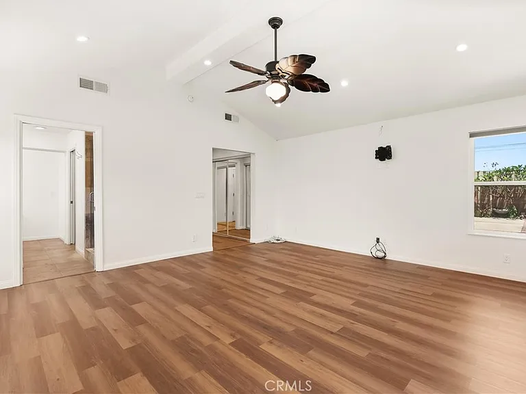 9472 Karen Cir — Photo 15