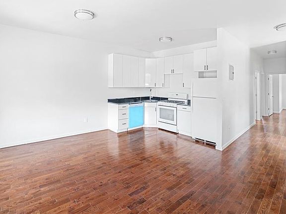 4th image of 1604 Van Buren St