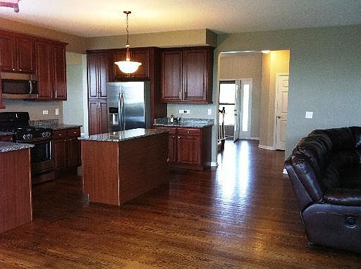 4th image of 25247 Balmoral Dr