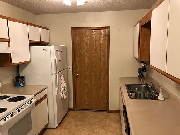 3rd image of 107 Plains St