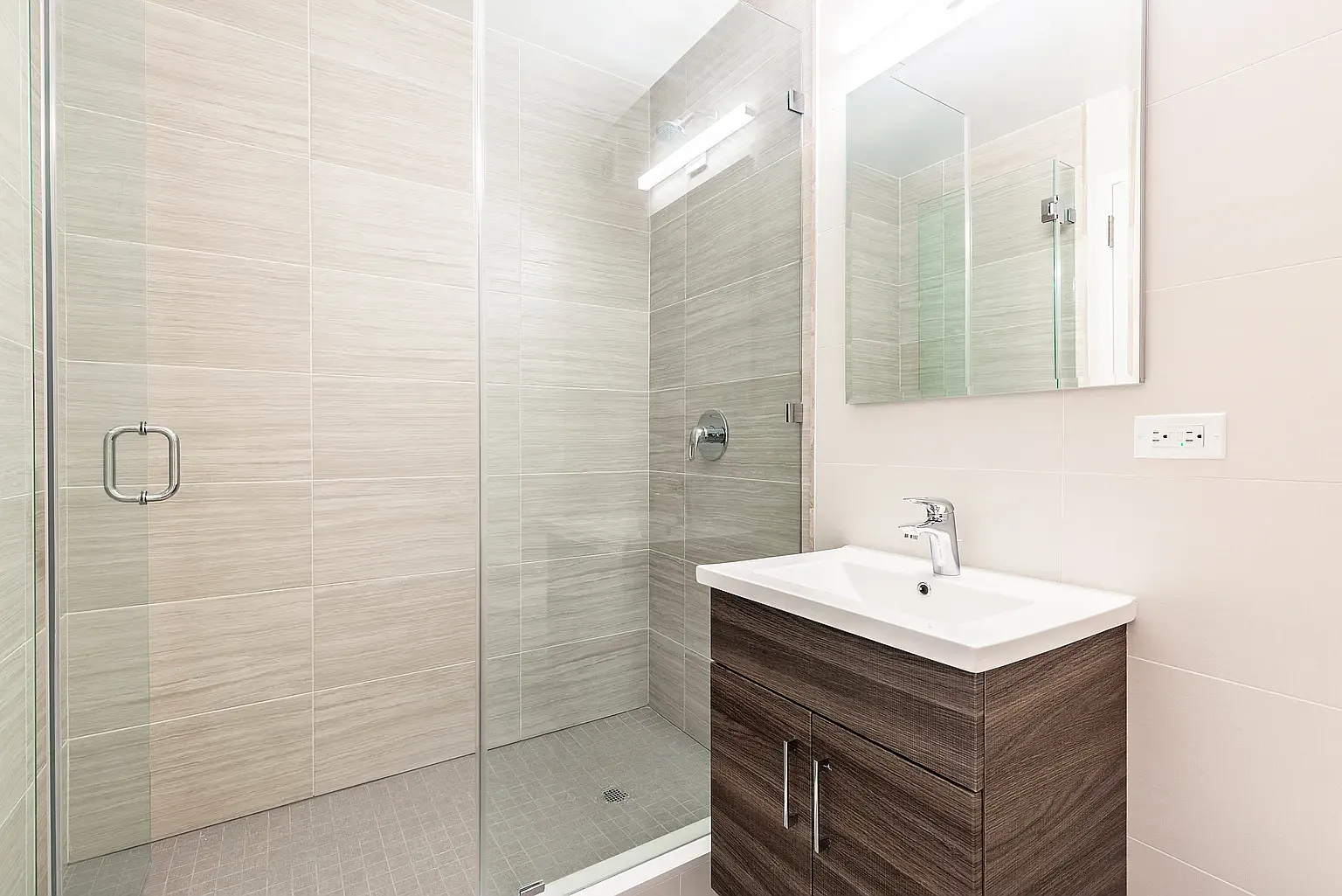 235 West 48th Street — Photo 4