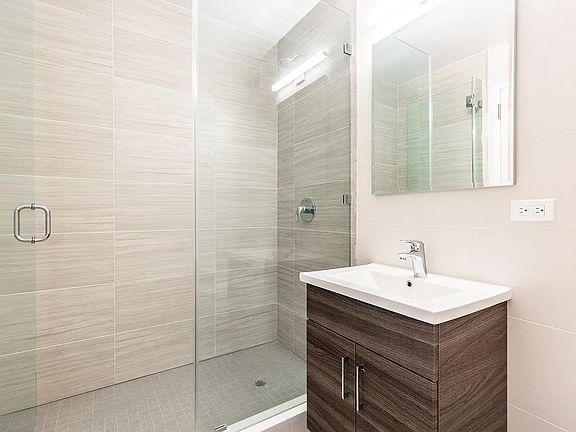 4th image of 235 W 48th St APT 28J