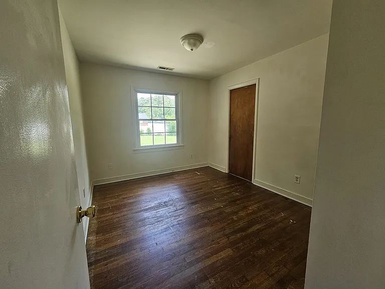4212 Holcombe Rd — Photo 10