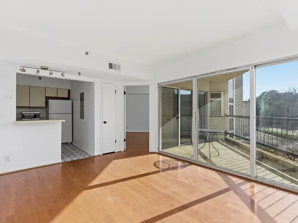 900 19th Ave S APT 401, Nashville, TN 37212