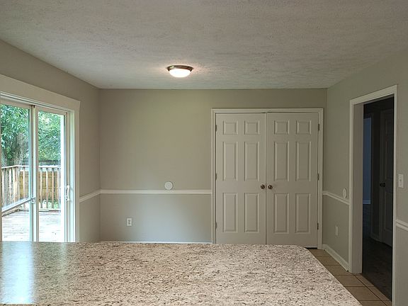 4th image of 100 Beinville St