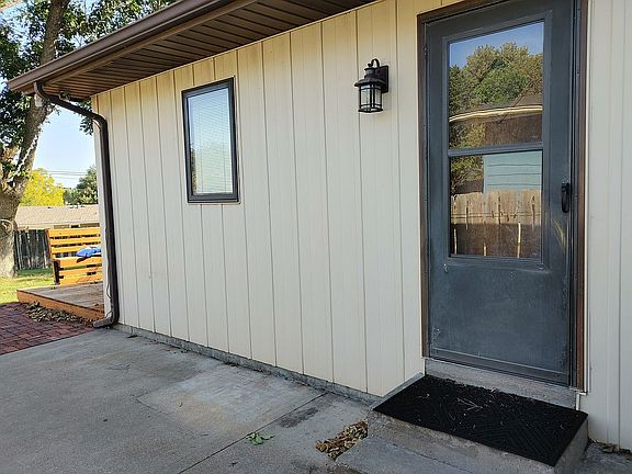 Side entrance 