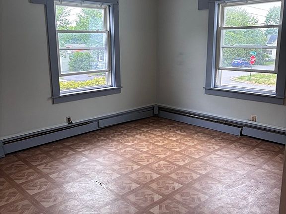 3rd image of 349 Oak St