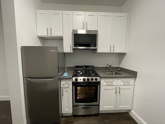 2nd image of 311 W 55th St APT 4D