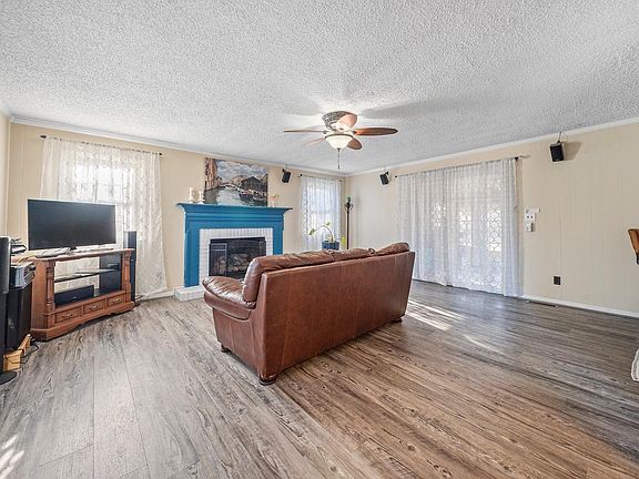 4th image of 340 Calvin Dr