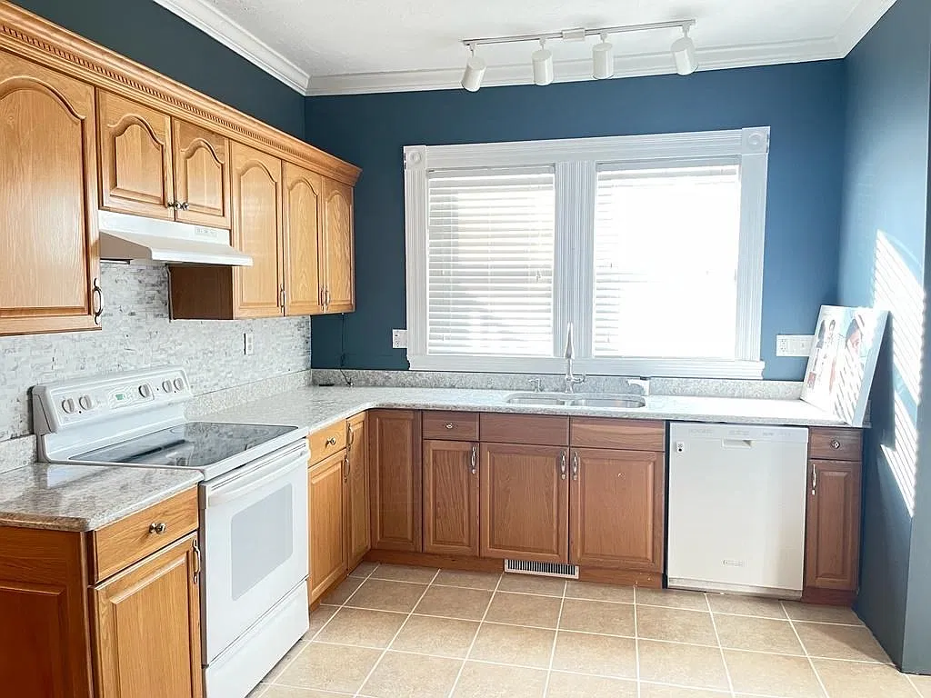 2 bed, 1.0 bath, 1380 sqft, $2,800 — Photo 3