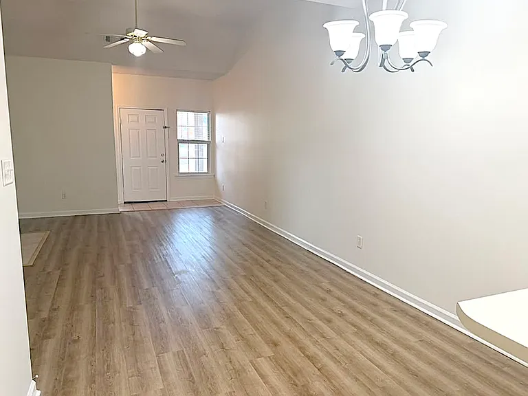 7751 Lipscomb Dr — Photo 3