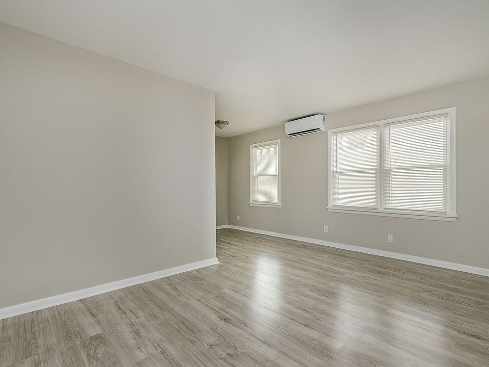 1st image of 2304 SW 8th Ave #3
