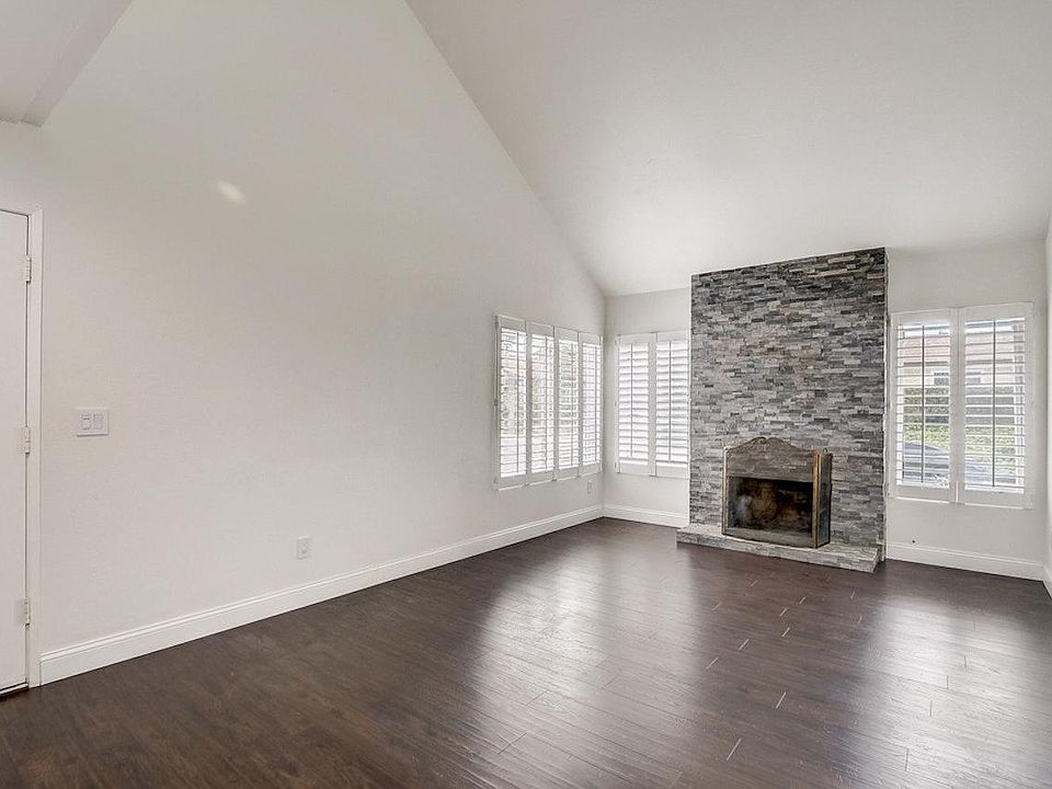 1st image of 10441 La Morada Dr #3