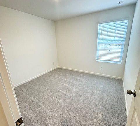 5th image of 502 Robson Dr