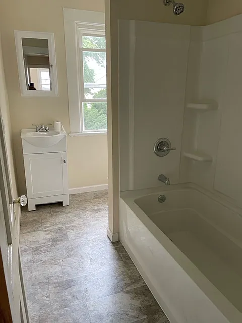 3 bed, $995 — Photo 2