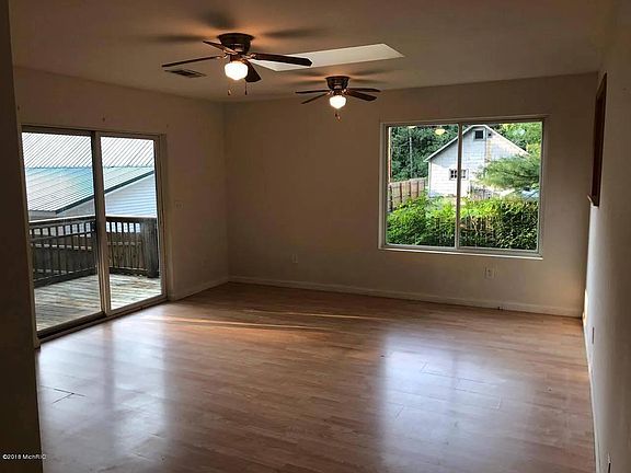 2nd image of 5566 Vine St