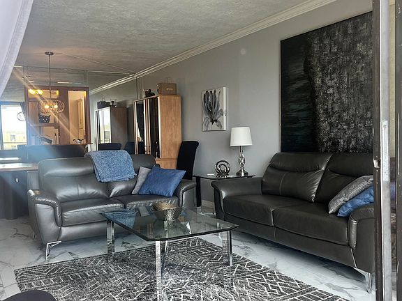 5th image of 2871 Somerset Drive #414