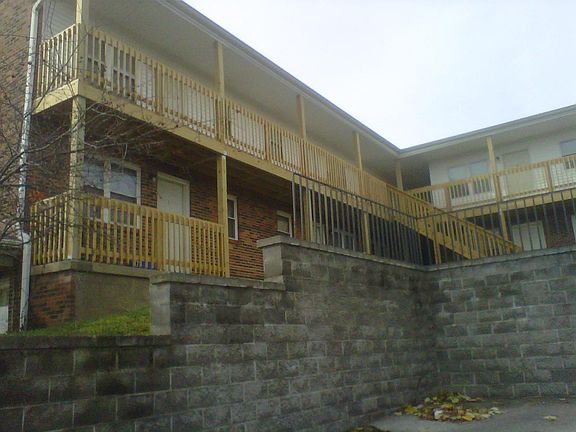 2nd image of 179 Lakeshore Dr APT 12