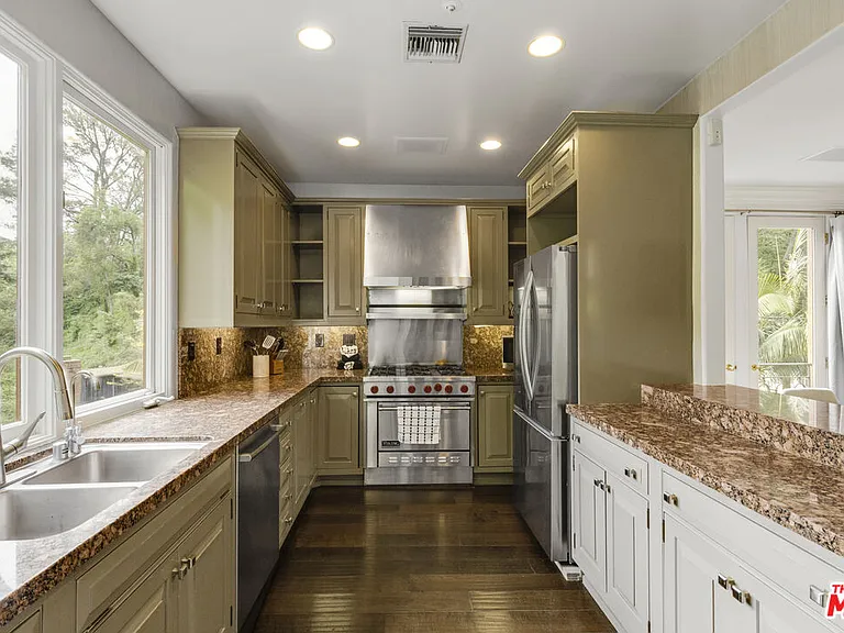 10023 Westwanda Dr — Photo 28