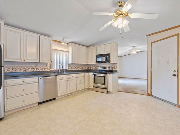 4th image of 556 Central St #183