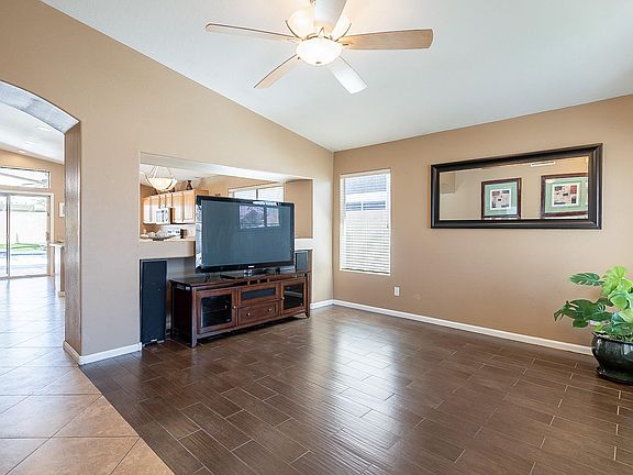 5th image of 4622 E South Fork Dr