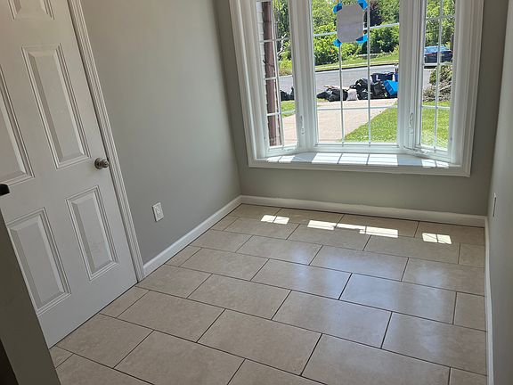 5th image of 11 Steinway Ct