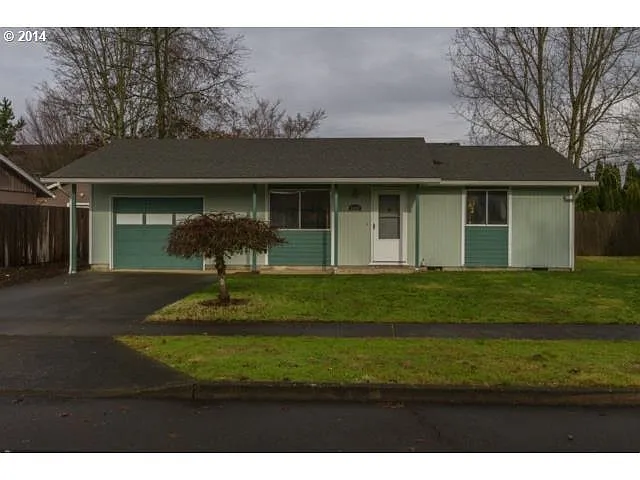 1445 Wyatt Ave photo 1