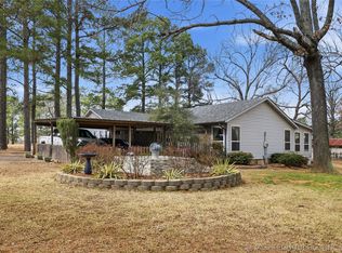 2417 N Country Club Rd, Hugo, OK 74743