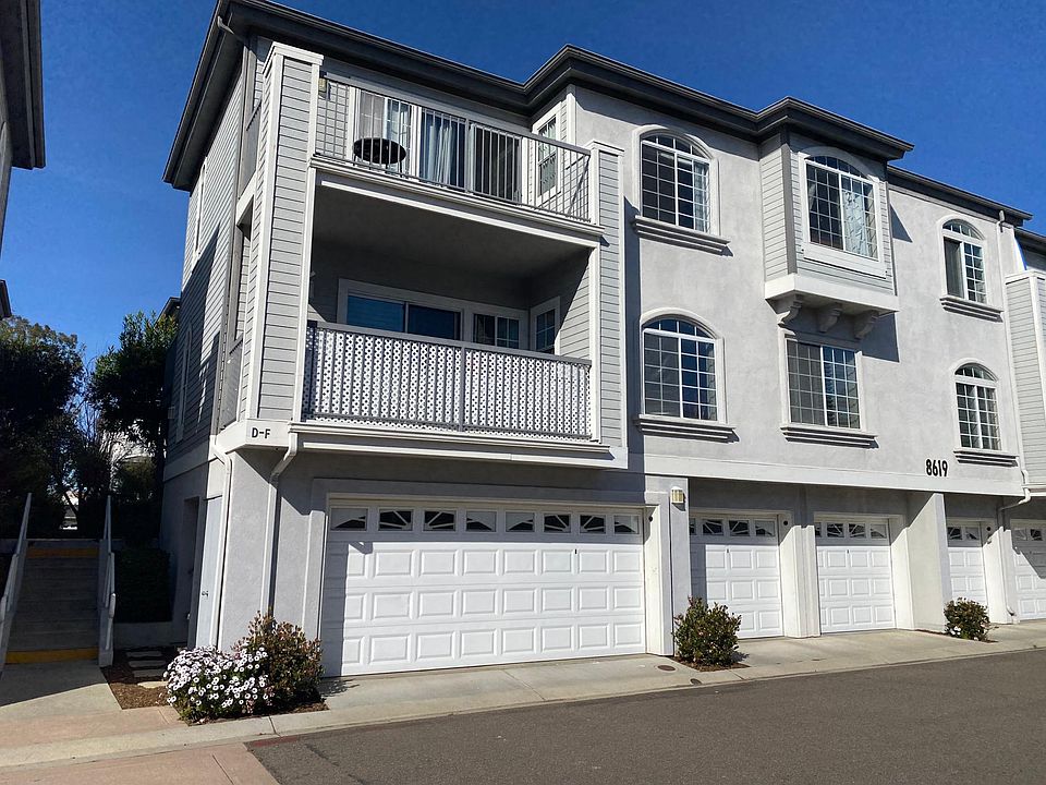 Sunny end unit on the 2nd Floor with garage